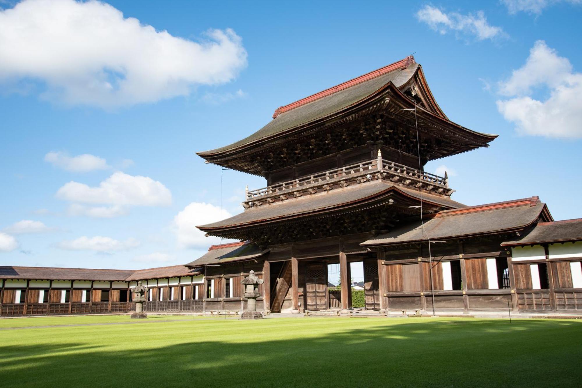 Kadokyu Ryokan Takaoka Bagian luar foto