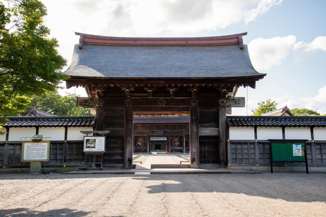 Kadokyu Ryokan Takaoka Bagian luar foto