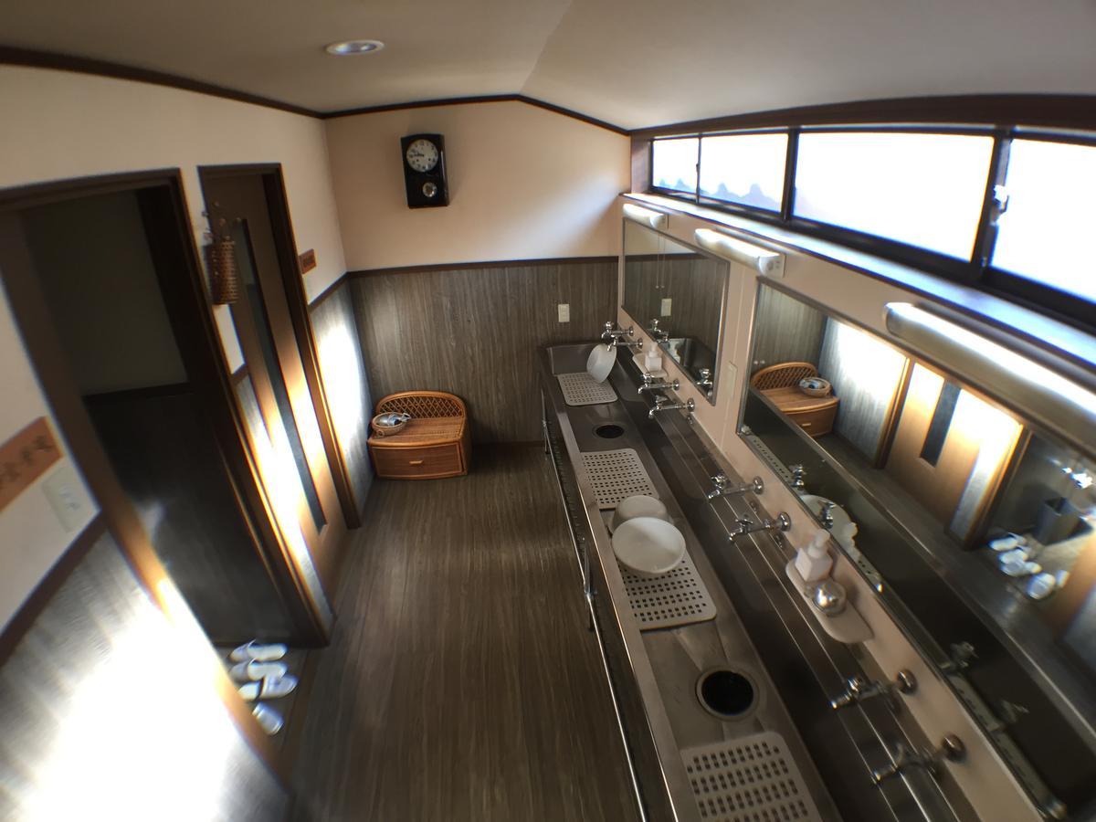 Kadokyu Ryokan Takaoka Bagian luar foto